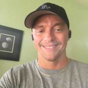 Meet your Posher, Derrick